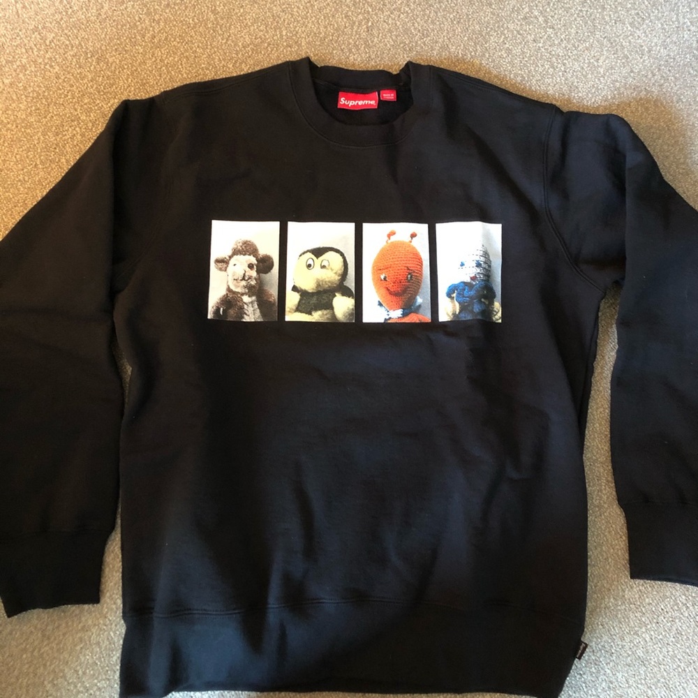 Black supreme sweatshirt